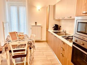 A kitchen or kitchenette at Casa Clarò