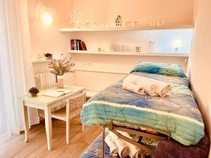 A bed or beds in a room at Casa Clarò