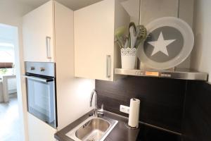Η κουζίνα ή μικρή κουζίνα στο Appartementhaus-Kogge-Wohnung-8
