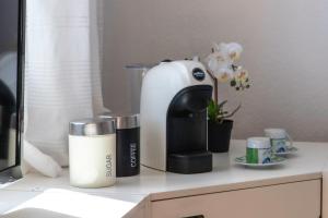 Coffee and tea making facilities at Fronte Mare Pinus Village 74