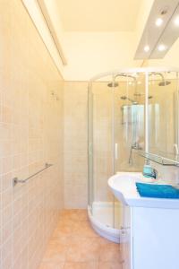 A bathroom at Fronte Mare Pinus Village 74 Még 7 kép