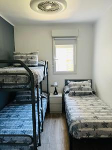 Postel nebo postele na pokoji v ubytování DELUX Salou
