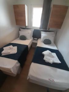 Postel nebo postele na pokoji v ubytování Mobile home Ami & Alen