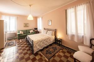 a bedroom with a bed and a couch and a chair at Il Castello in Barbarano Vicentino