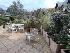 Ogród w obiekcie Côté Jardin - Terrasse, Calme et Cosy