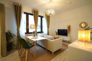 TV a/nebo společenská místnost v ubytování Dein Flughafen Messe Apartment nahe Düsseldorf 2