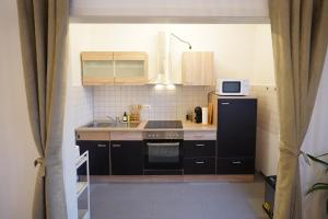 Kuchyň nebo kuchyňský kout v ubytování Dein Flughafen Messe Apartment nahe Düsseldorf 2 + 16 fotografií
