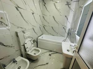 Koupelna v ubytování UJVARA HOTEL