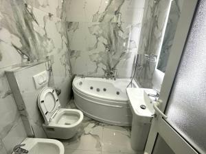 Koupelna v ubytování UJVARA HOTEL