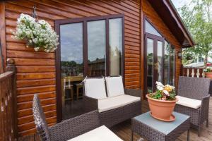 a screened in porch with chairs and a table at Silverdale 21 in Warton