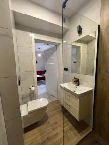 Łazienka w obiekcie Apartamenty na Blichu - Noclegi Energylandia Zator