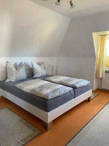 Postel nebo postele na pokoji v ubytování Ostsee Appartement Grömitz - Haus Ihlow