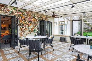 The Manor Coastal Hotel & Inn, Blakeney - The Coaching Inn Group的休息区
