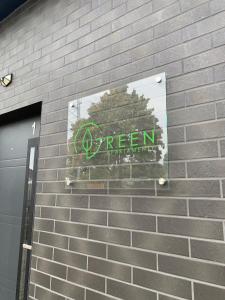 a sign on the side of a brick building at Apartamenty Green in Stargard