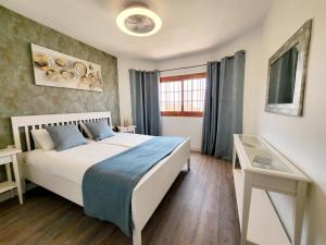 Fotografie z fotogalerie ubytování Sea View Apartment Bouganvillas with terrace and pool v destinaci Adeje