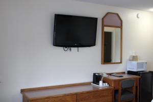 TV a/nebo společenská místnost v ubytování Scottish Inns Ashland