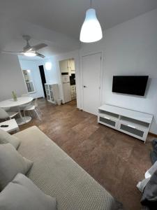 TV a/nebo společenská místnost v ubytování Apartamento a 3 minutos de la playa
