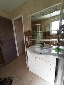 a bathroom with a sink and a mirror at Casa Bonino in Prunelli-di-Fiumorbo