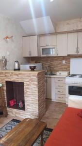 Kuchyň nebo kuchyňský kout v ubytování Slavica Sweet Apartment