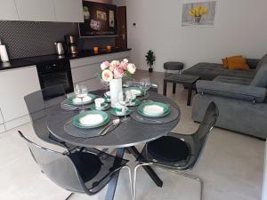 Kuchyňa alebo kuchynka v ubytovaní MAK Apartment Grobla - free parking - 3 rooms