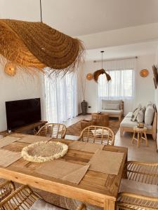 a living room with a wooden table and chairs at Appartement NOAM, Mont Choisy in Mont Choisy