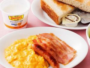 Možnosti snídaně pro hosty v ubytování Centurion Hotel Ikebukuro Station