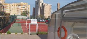 Tenis alebo squash v ubytovaní PANORAMIC VIEW alebo jeho okolí