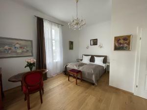 Posteľ alebo postele v izbe v ubytovaní Villa Musik - Historical apartments in Baden