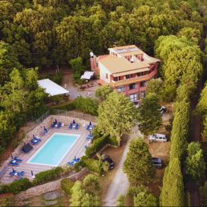 an aerial view of a resort with a swimming pool at Hotel Villa Paradiso in Riparbella