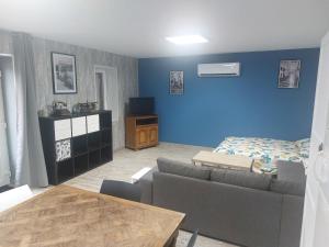 a living room with a couch and a bed at Petite maison lirenolles in Liernolles