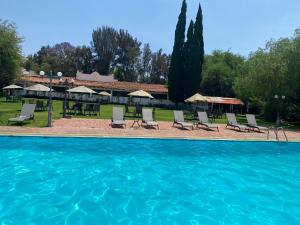 Piscina di Hotel Hacienda Taboada (Aguas Termales) o nelle vicinanze