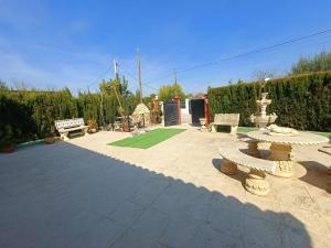 Vonkajšia záhrada v ubytovaní Beautiful quiet house with private pool in City of Music Lliria,22 minutes from valencia