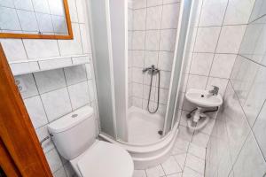A bathroom at Chata pod Sedlom Čertovica