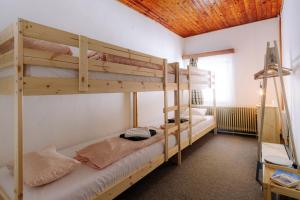 a bedroom with two bunk beds in a room at Chata pod Sedlom Čertovica in Vyšná Boca