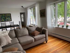 Istumisnurk majutusasutuses Auberge des Cantons