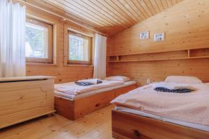 A bed or beds in a room at Chata pod Sedlom Čertovica