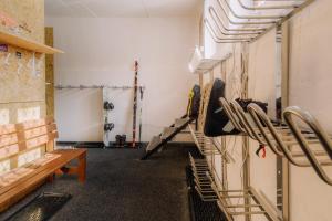 The fitness centre and/or fitness facilities at Chata pod Sedlom Čertovica