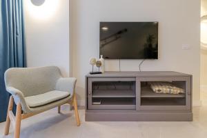 Televízia a/alebo spoločenská miestnosť v ubytovaní Apartamento El Peñón