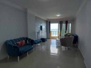 A seating area at شقق فندقية علي البحر مباشرة عائلات فقط