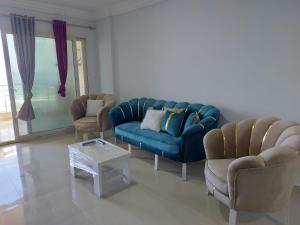 A seating area at شقق فندقية علي البحر مباشرة عائلات فقط