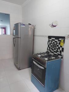 A kitchen or kitchenette at شقق فندقية علي البحر مباشرة عائلات فقط