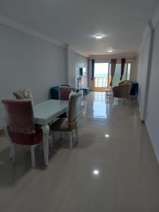 A seating area at شقق فندقية علي البحر مباشرة عائلات فقط