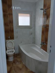A bathroom at شقق فندقية علي البحر مباشرة عائلات فقط