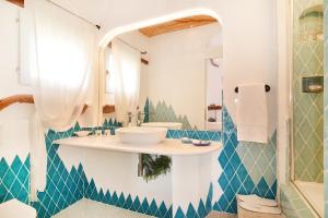 a bathroom with a sink and a mirror at Karamare in Stintino