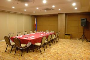 Majoituspaikan Crown Regency Hotel Makati työ- tai konferenssitilat