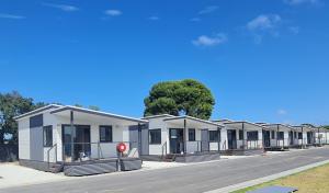 a row of mobile homes on a street at Discovery Parks - Goolwa in Goolwa