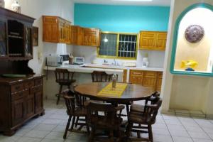 Köök või kööginurk majutusasutuses Casa Las Palmas Barra de Navidad, Jalisco.