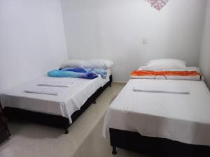 Postel nebo postele na pokoji v ubytování Apartamentos con estacionamiento cerca al parque