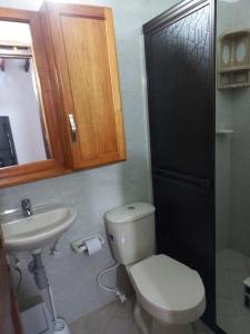 Koupelna v ubytování Apartamentos con estacionamiento cerca al parque