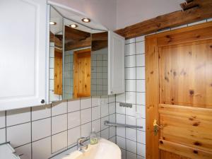 Bilik mandi di Ferienwohnung im Gutshaus Schulenbrook +19 gambar